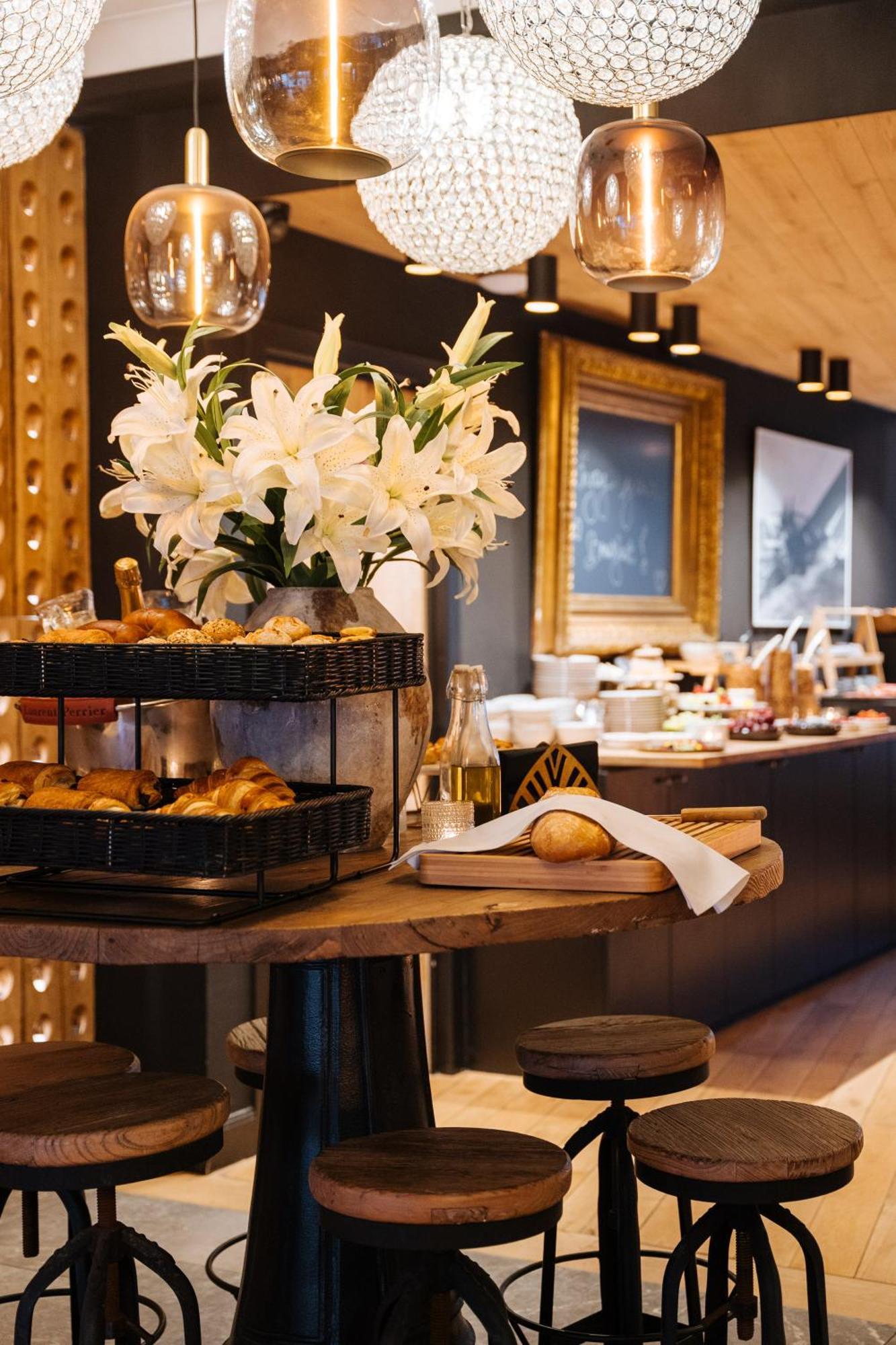 Boutique Hotel Azur De Haan Bagian luar foto