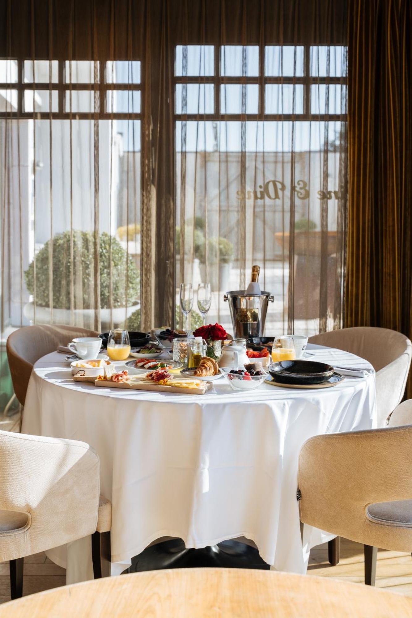 Boutique Hotel Azur De Haan Bagian luar foto